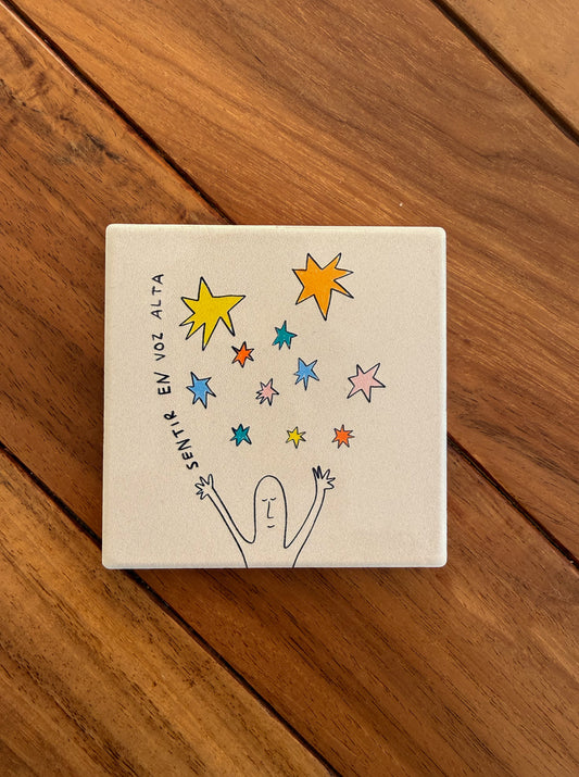 Coaster de cerámica con dibujo de sentir en voz alta con fondo