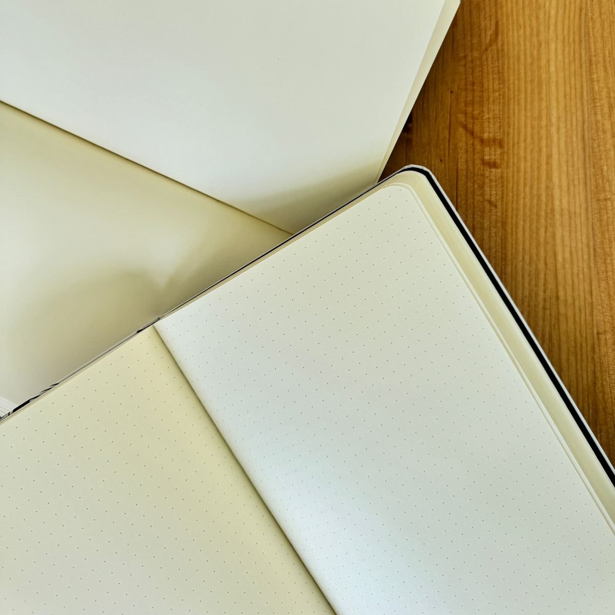 Foto de cuaderno hoja con puntos