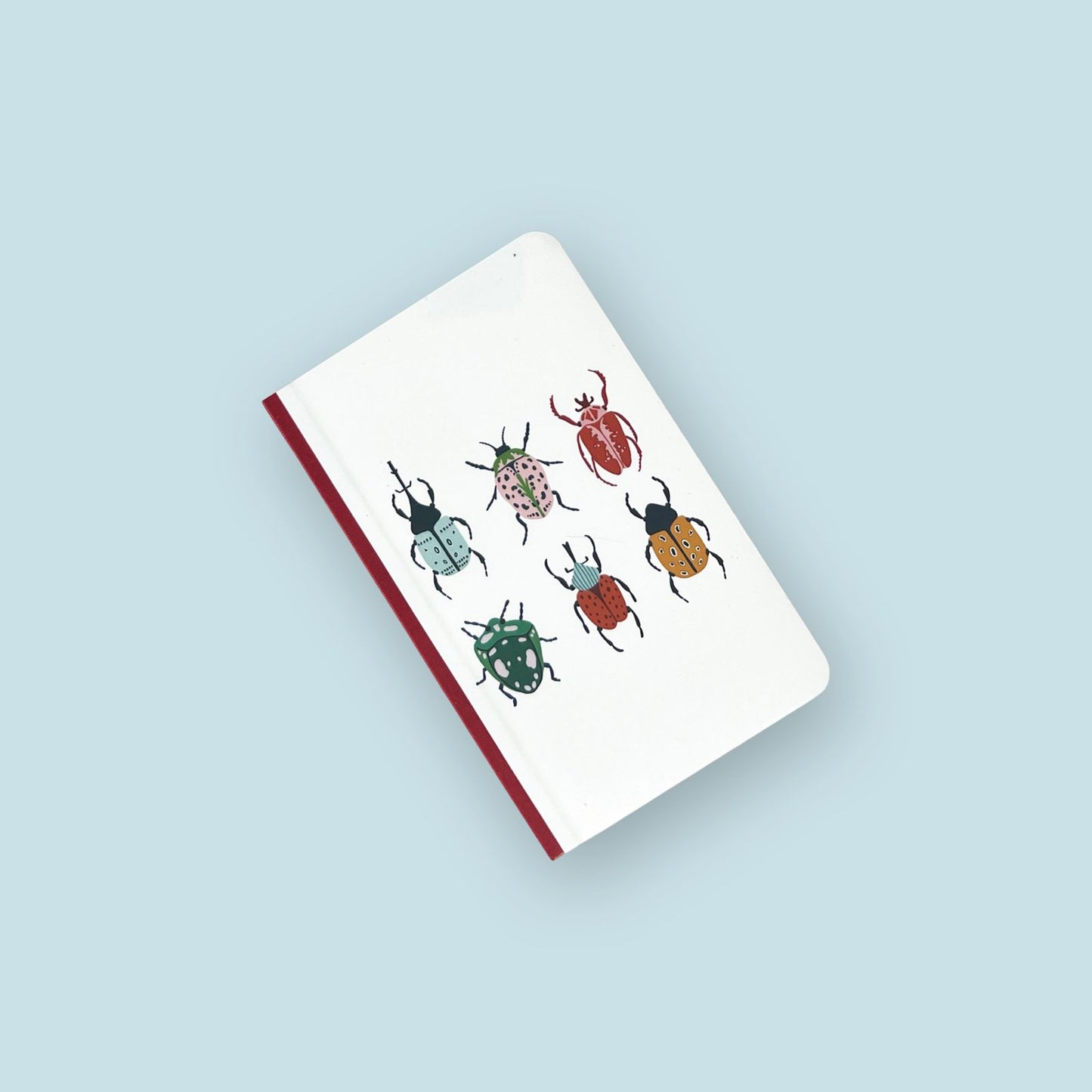 Libreta de escarabajos de colores con fondo azul