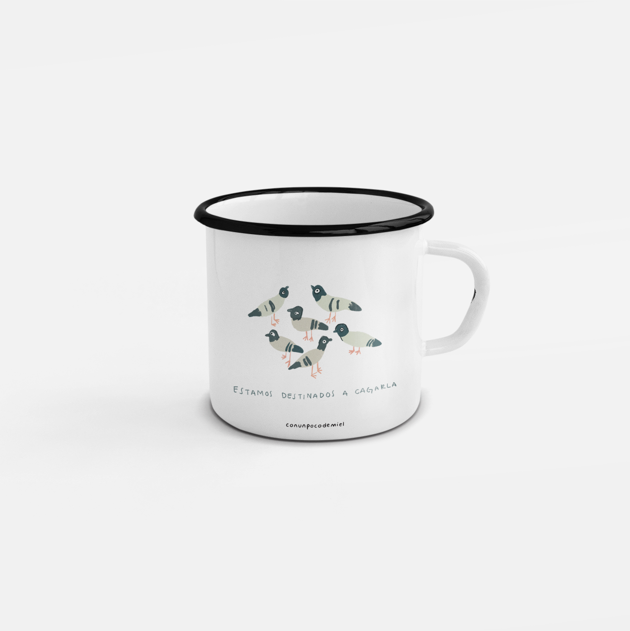 Taza de peltre con dibujo de palomas y texto estamos destinados a cagarla