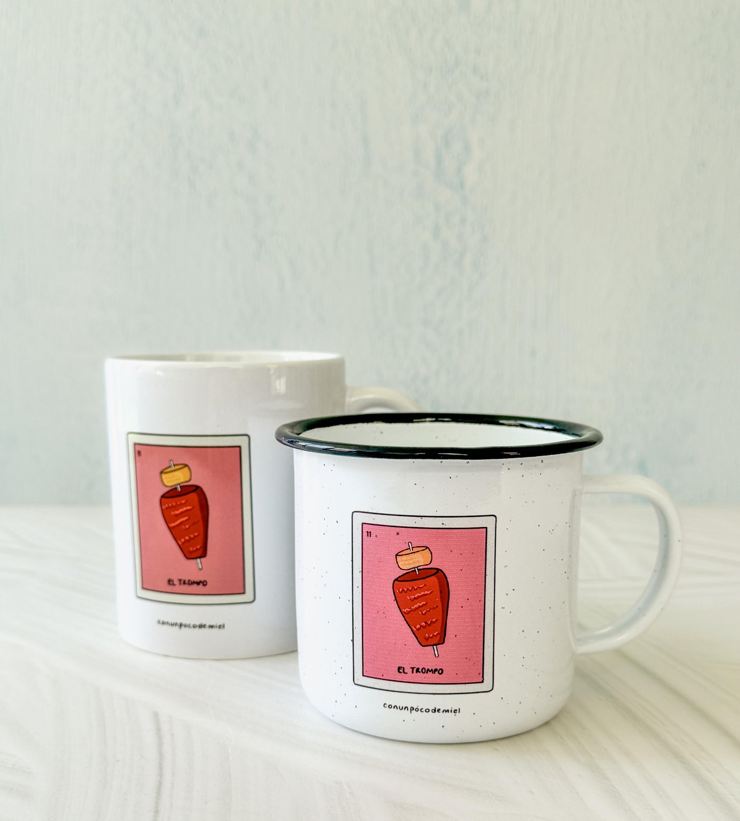 Taza de porcelana y peltre de la Lotería Mexicana con dibujo de El Trompo
