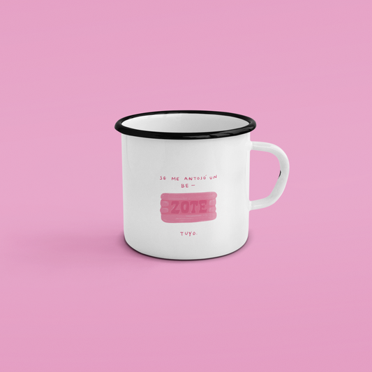 Foto de taza de peltre con dibujo de se me antojó un be-ZOTE con fondo rosa